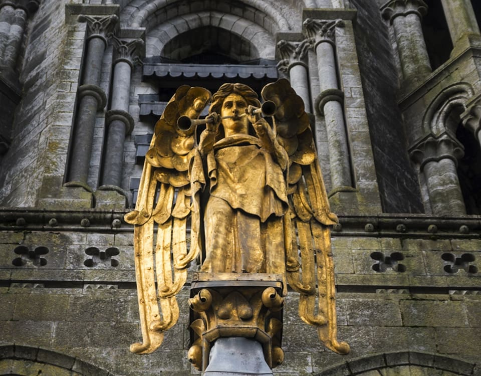 statue